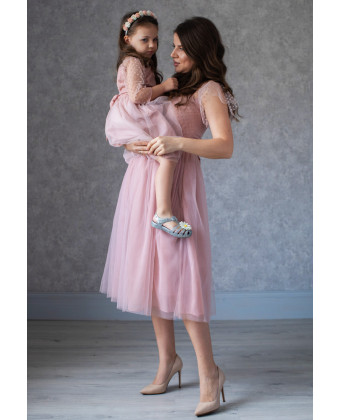 Пышные пудрвые платья для мамы и дочки